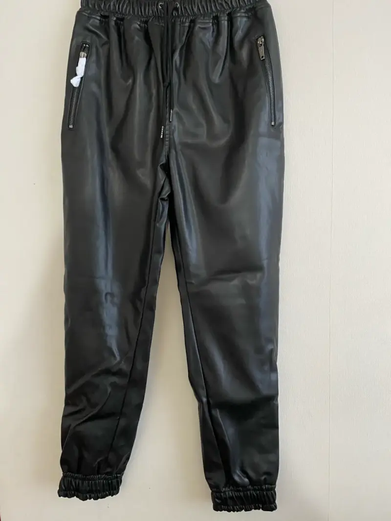 Pantalones jogger ecocuero  negro Soviet - 5