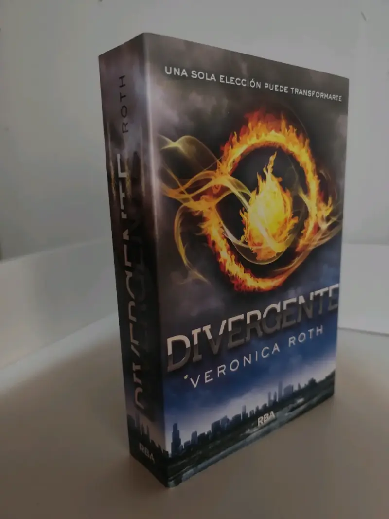 Libro "Divergente" de Veronica Roth