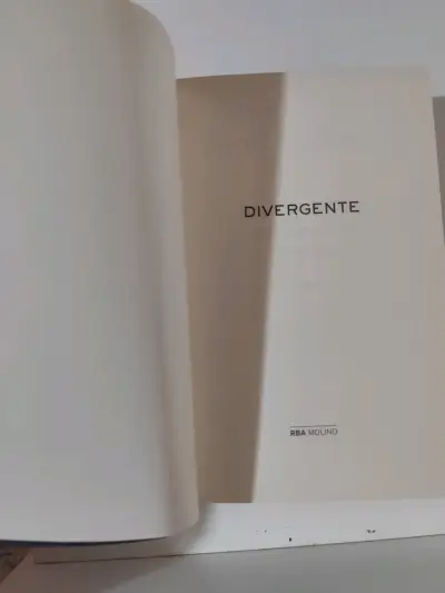 Libro "Divergente" de Veronica Roth - miniatura 4