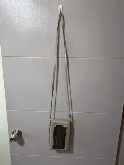 Bolso cruzado pequeño beige elegante - miniatura 2