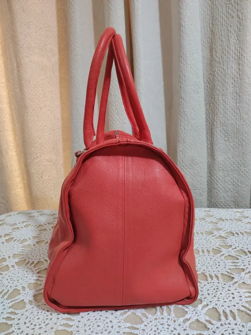 Bolso de cuero rojo Hadaki con diseño vibrante - 3