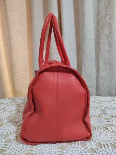 Bolso de cuero rojo Hadaki con diseño vibrante - miniatura 3