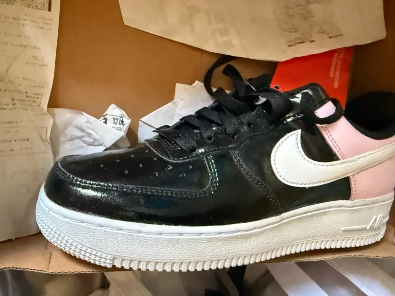 Zapatillas deportivas negras y rosadas Nike Air Force
