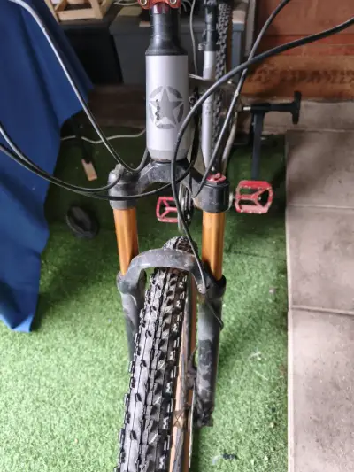 Bicicleta de montaña Jeep con neumáticos Maxxis - miniatura 2