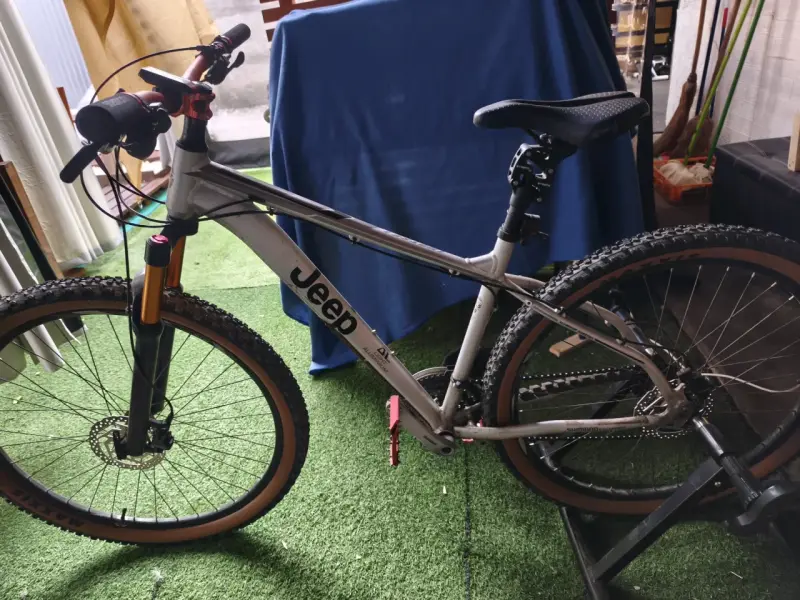 Bicicleta de montaña Jeep con neumáticos Maxxis - 3