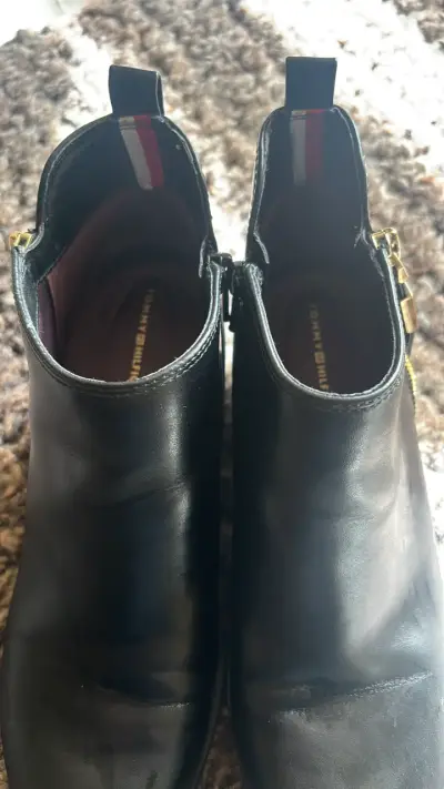 Botines de cuero negro con cierre lateral - miniatura 2