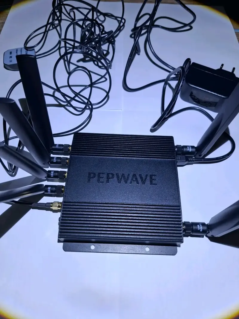 Router Pepwave BR1 Pro 5G con antenas - 2