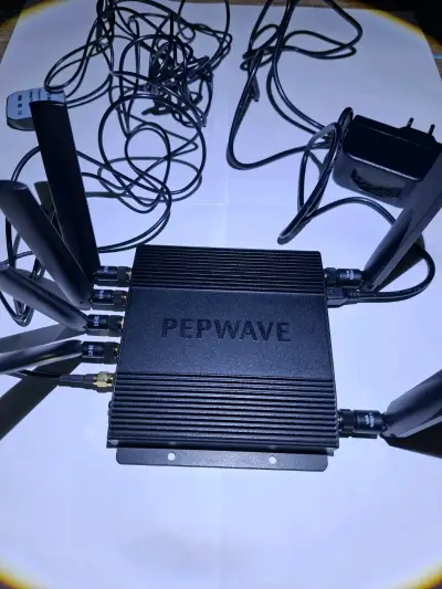 Router Pepwave BR1 Pro 5G con antenas - miniatura 2
