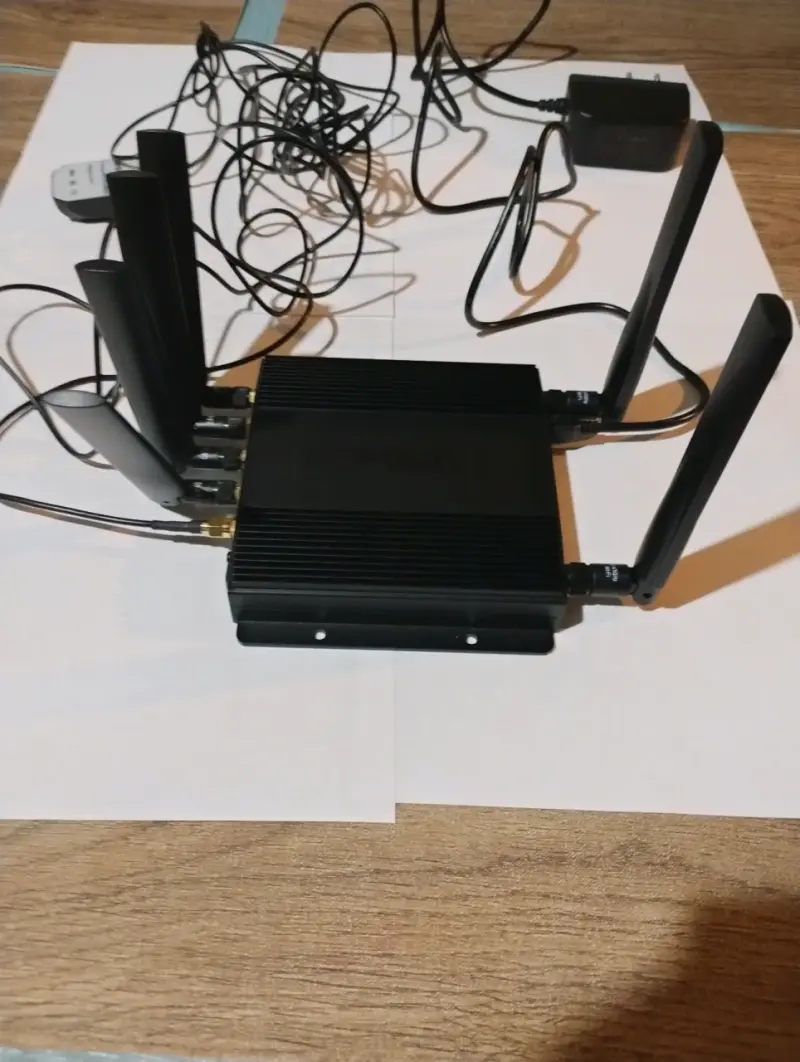 Router Pepwave BR1 Pro 5G con antenas - 3