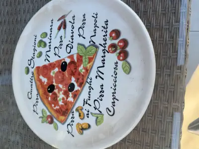 Plato decorativo de cerámica con diseño de pizza - miniatura 2