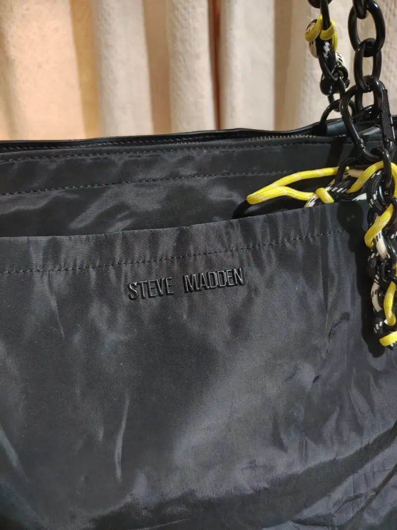 Bolso negro Steve Madden con asas decorativas - 2