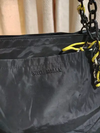 Bolso negro Steve Madden con asas decorativas - miniatura 2