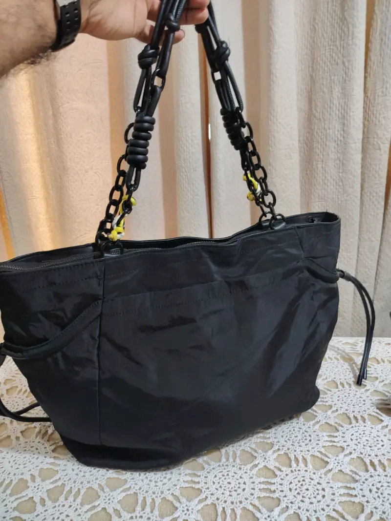 Bolso negro Steve Madden con asas decorativas - 3