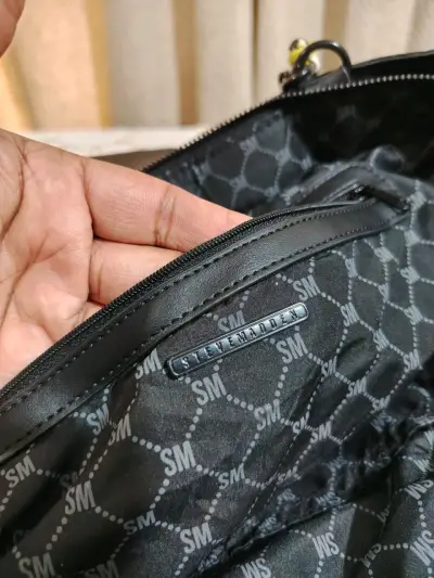 Bolso negro Steve Madden con asas decorativas - miniatura 6