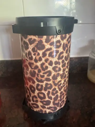 Basurero con diseño de leopardo - miniatura 1