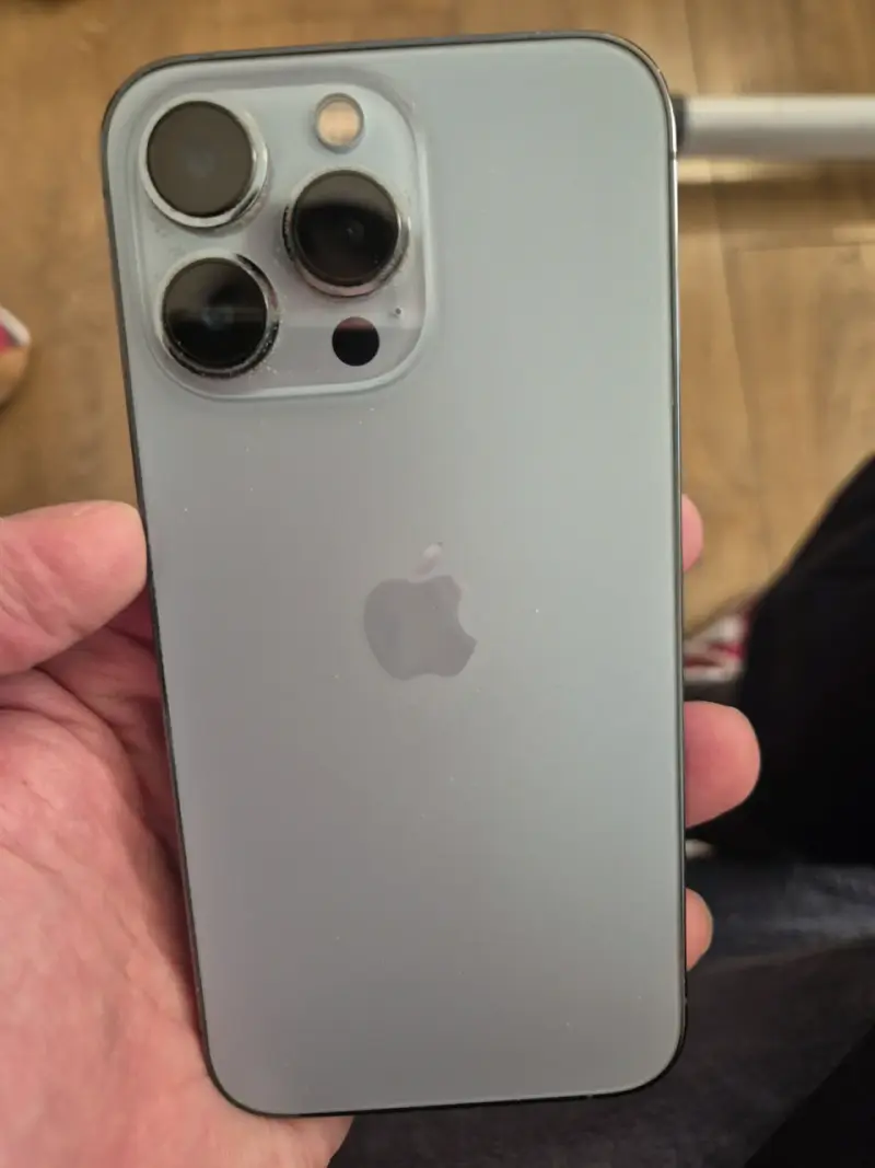 iPhone 13 Pro como nuevo - 1