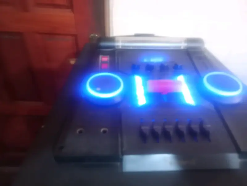 Parlante torre con luces LED y control de sonido - 1
