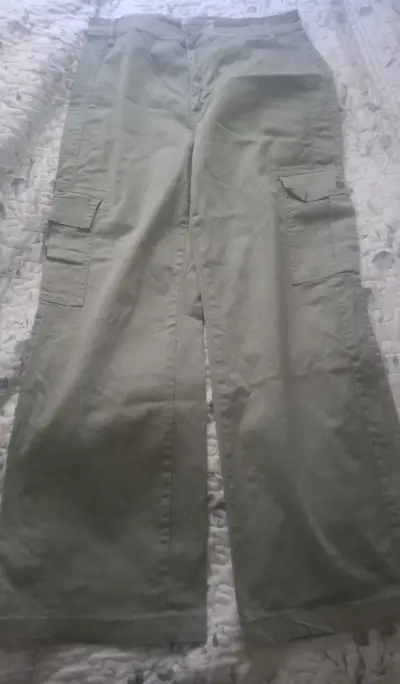 Pantalones cargo verdes para mujer - miniatura 1