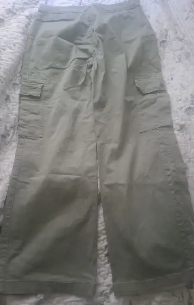 Pantalones cargo verdes para mujer - miniatura 2