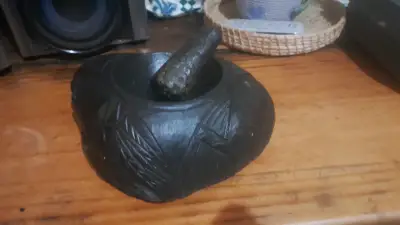 Mortero de piedra tallado artesanal - miniatura 3