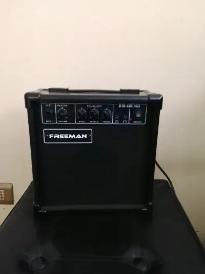 Bajo Eléctrico Freeman Jazz Negro con Funda - miniatura 5