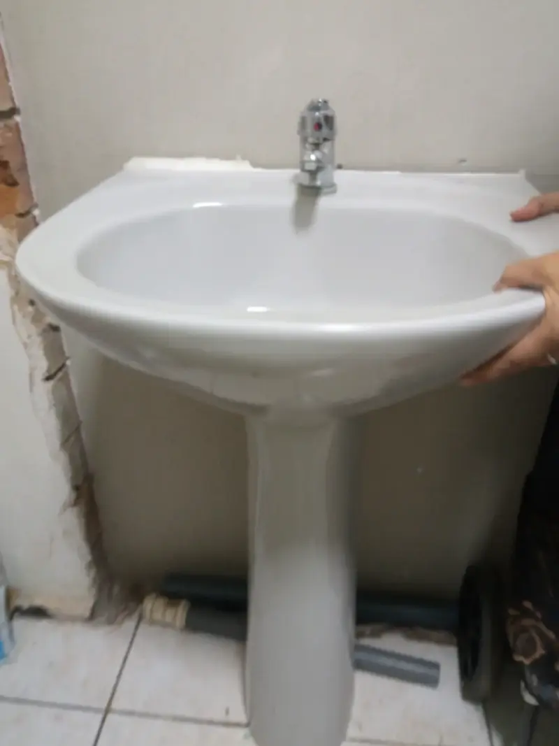 Lavamanos de cerámica con pedestal blanco - 2