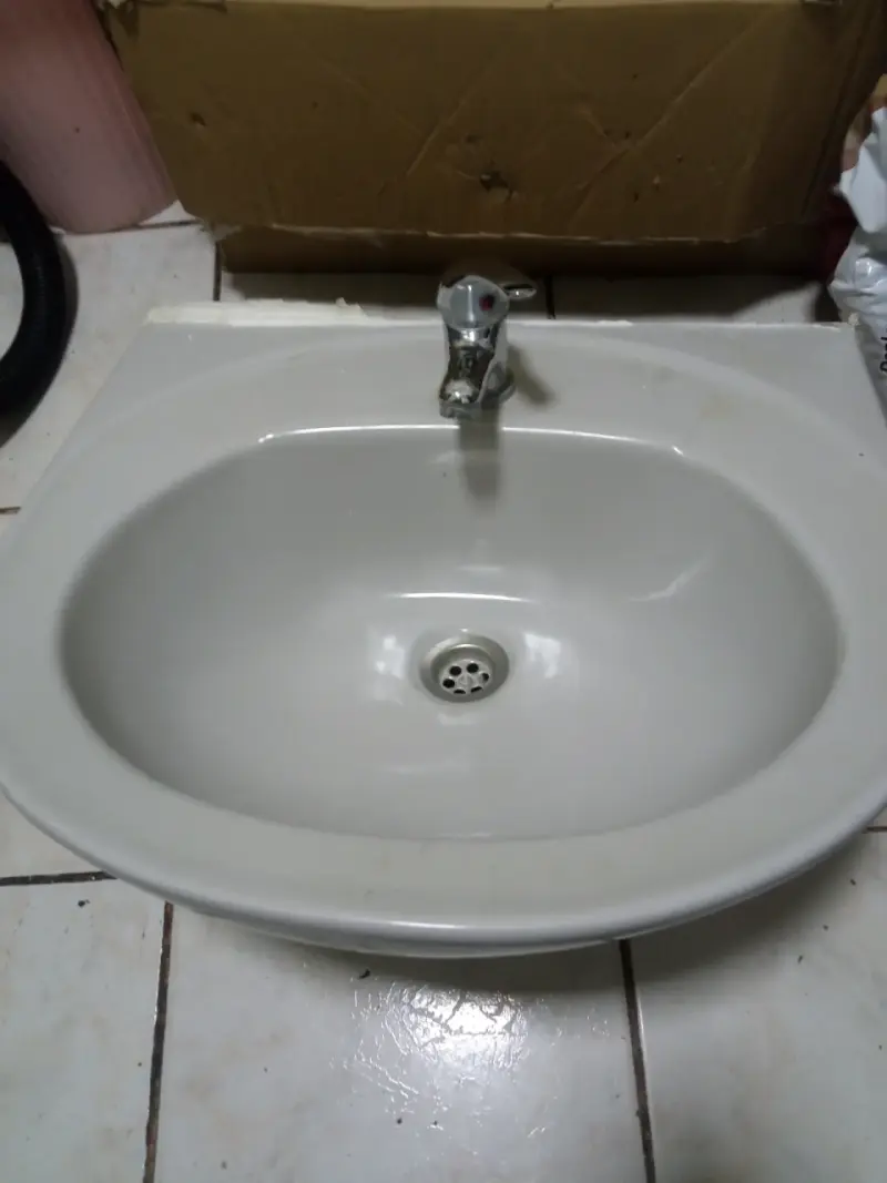 Lavamanos de cerámica con pedestal blanco - 4