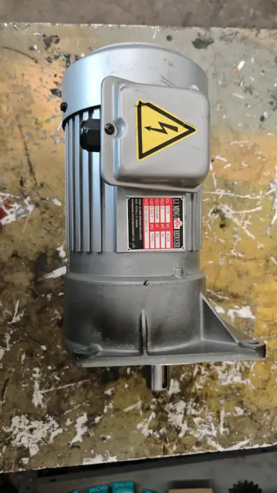Motor reductor industrial Linming 0.75 kW - miniatura 1