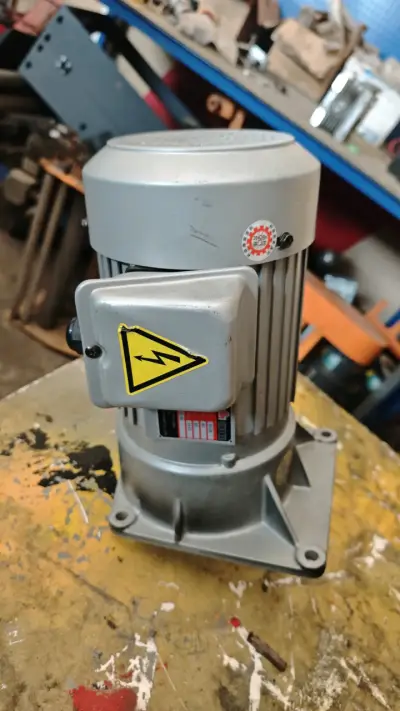 Motor reductor industrial Linming 0.75 kW - miniatura 3