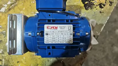 Motor eléctrico trifásico Elvem 6T1 71B4 - miniatura 1