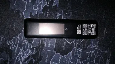 Control remoto Samsung con panel solar (2025) - miniatura 1