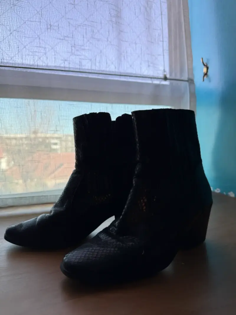 Botines de cuero negro con tacón medio - 2