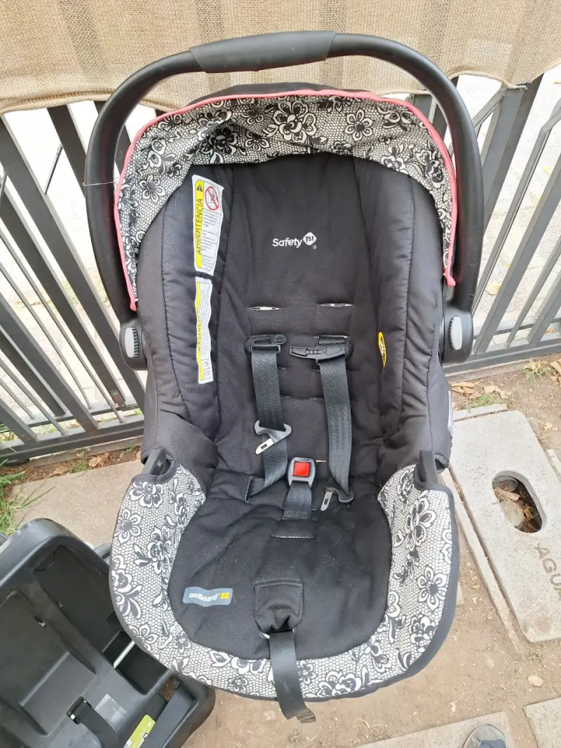 Silla de Auto para Bebé Safety 1st con Base - 2