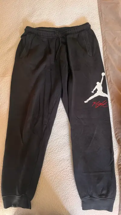 Buzo deportivo Jordan negro con logo - miniatura 1