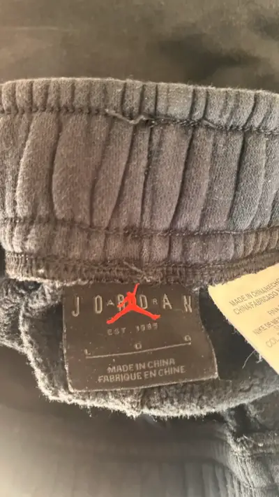 Buzo deportivo Jordan negro con logo - miniatura 3