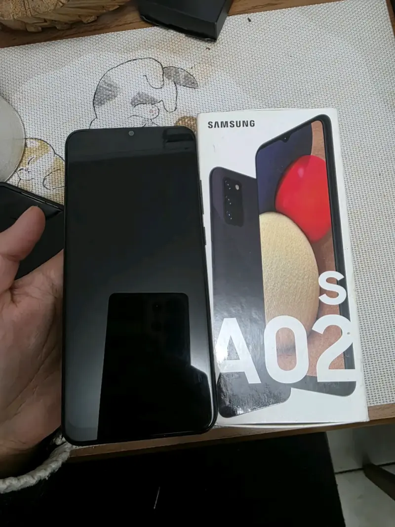 Samsung Galaxy A02s smartphone en buen estado - 1