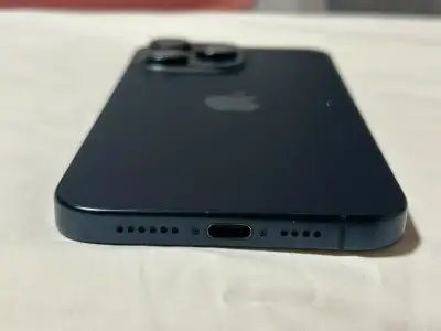iPhone 15 Pro Max 256GB en buen estado - miniatura 4