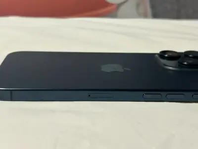 iPhone 15 Pro Max 256GB en buen estado - miniatura 5