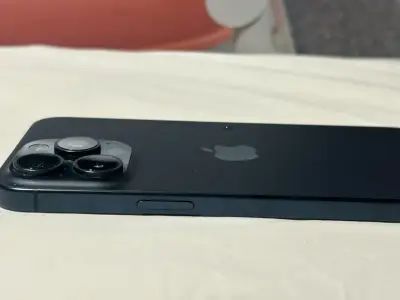 iPhone 15 Pro Max 256GB en buen estado - miniatura 6