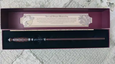 Varita mágica Ollivanders de colección Harry Potter - miniatura 3