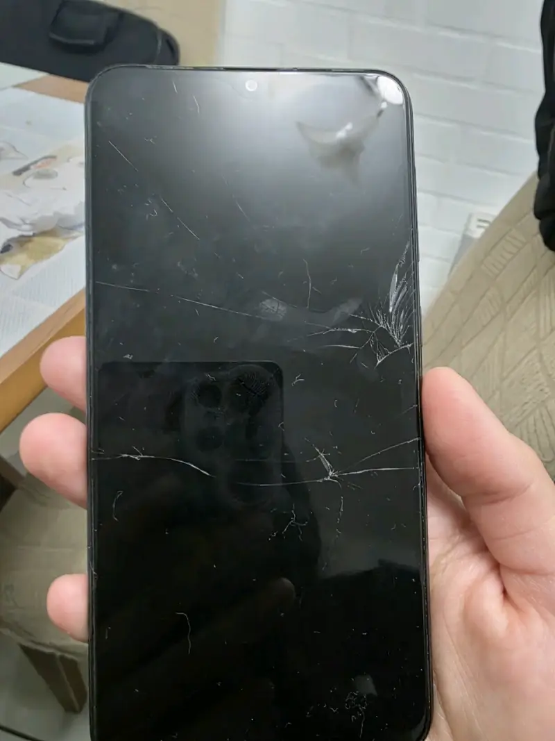 Teléfono Samsung a11 con pantalla rota - 2