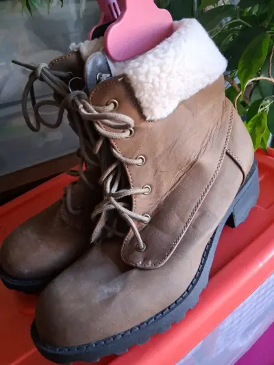 Botines si uso el primero es talla 38 y 2do 39 - miniatura 1