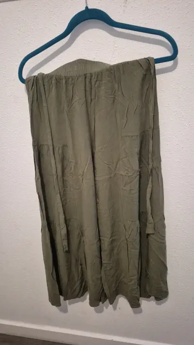 Pantalón verde oliva para mujer - miniatura 1