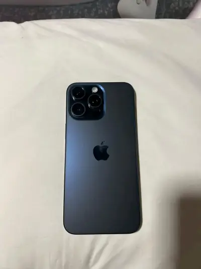 iPhone 15 Pro Max 256GB en buen estado - miniatura 1