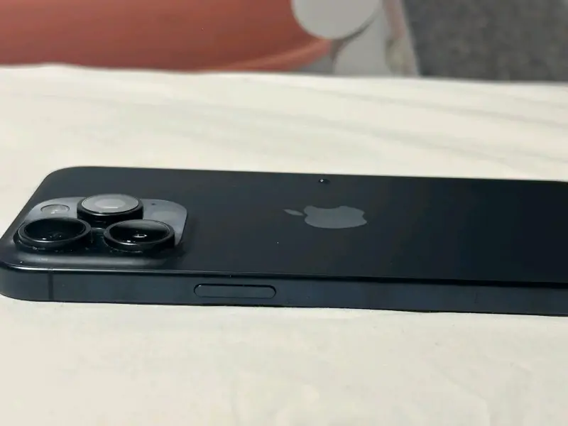 iPhone 15 Pro Max 256GB en buen estado - 5