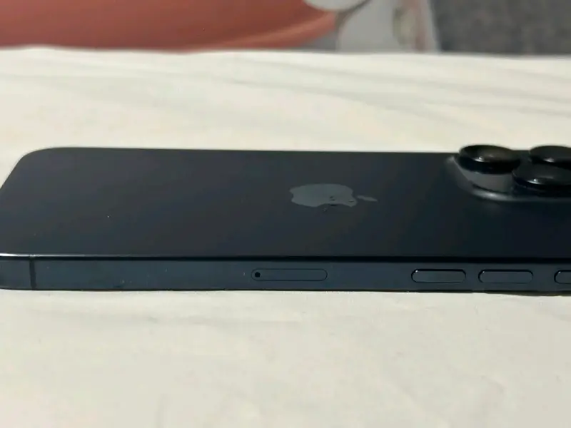 iPhone 15 Pro Max 256GB en buen estado - 6