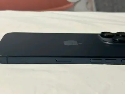 iPhone 15 Pro Max 256GB en buen estado - miniatura 6