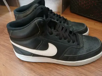 Zapatillas deportivas negras Nike de cuero - miniatura 1