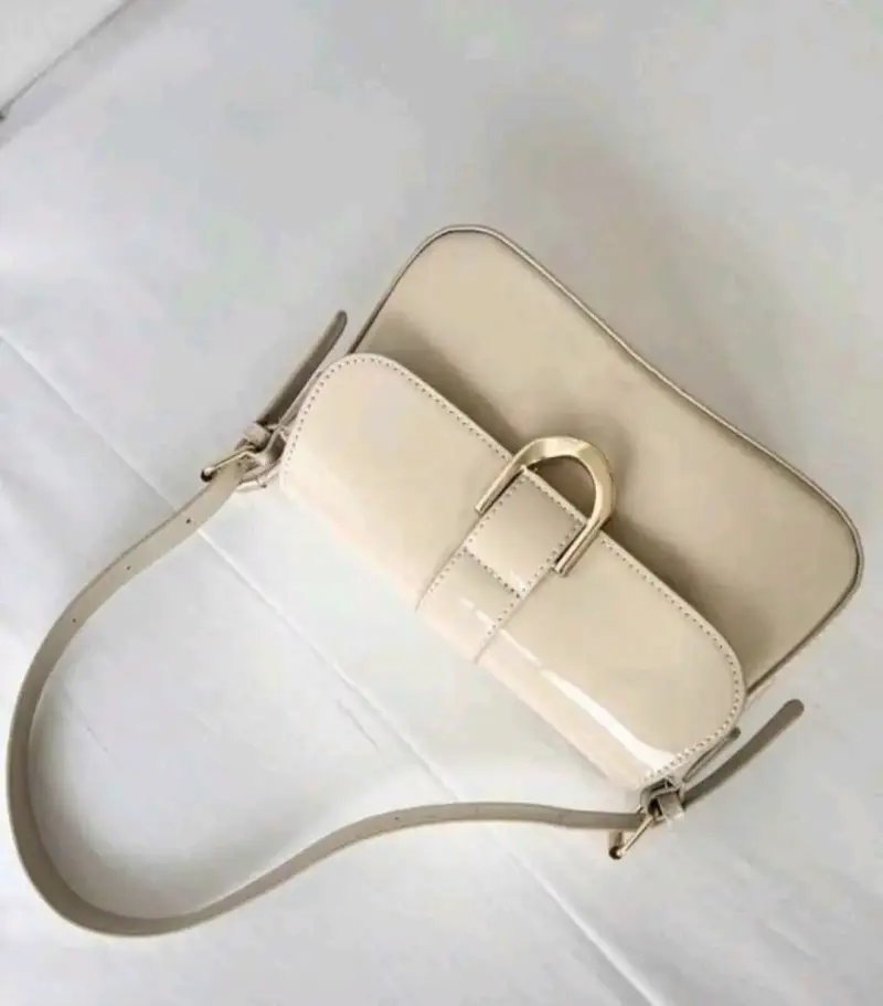 Cartera de Hombro Beige Elegante - 5