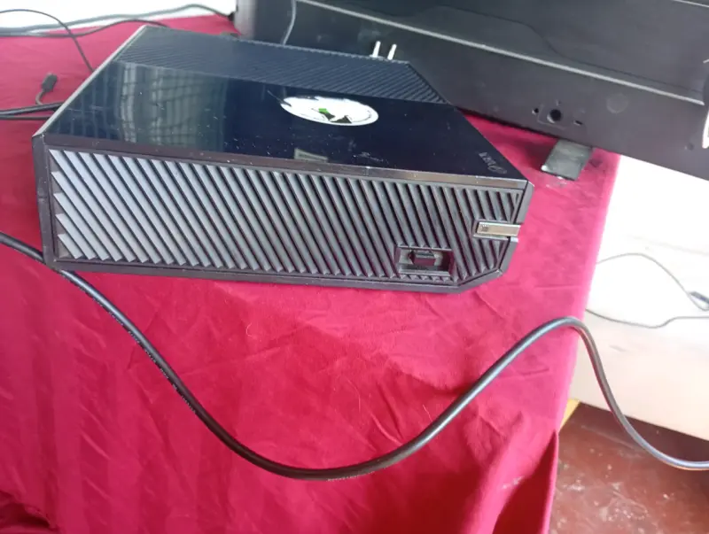 Consola Xbox One con cables - 7
